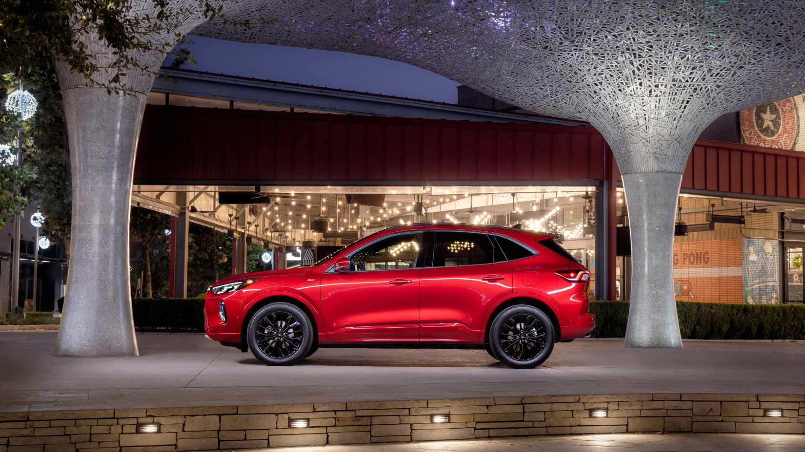 /de/images/2023-ford-escape-st-line-elite_rapid-red_05.jpg