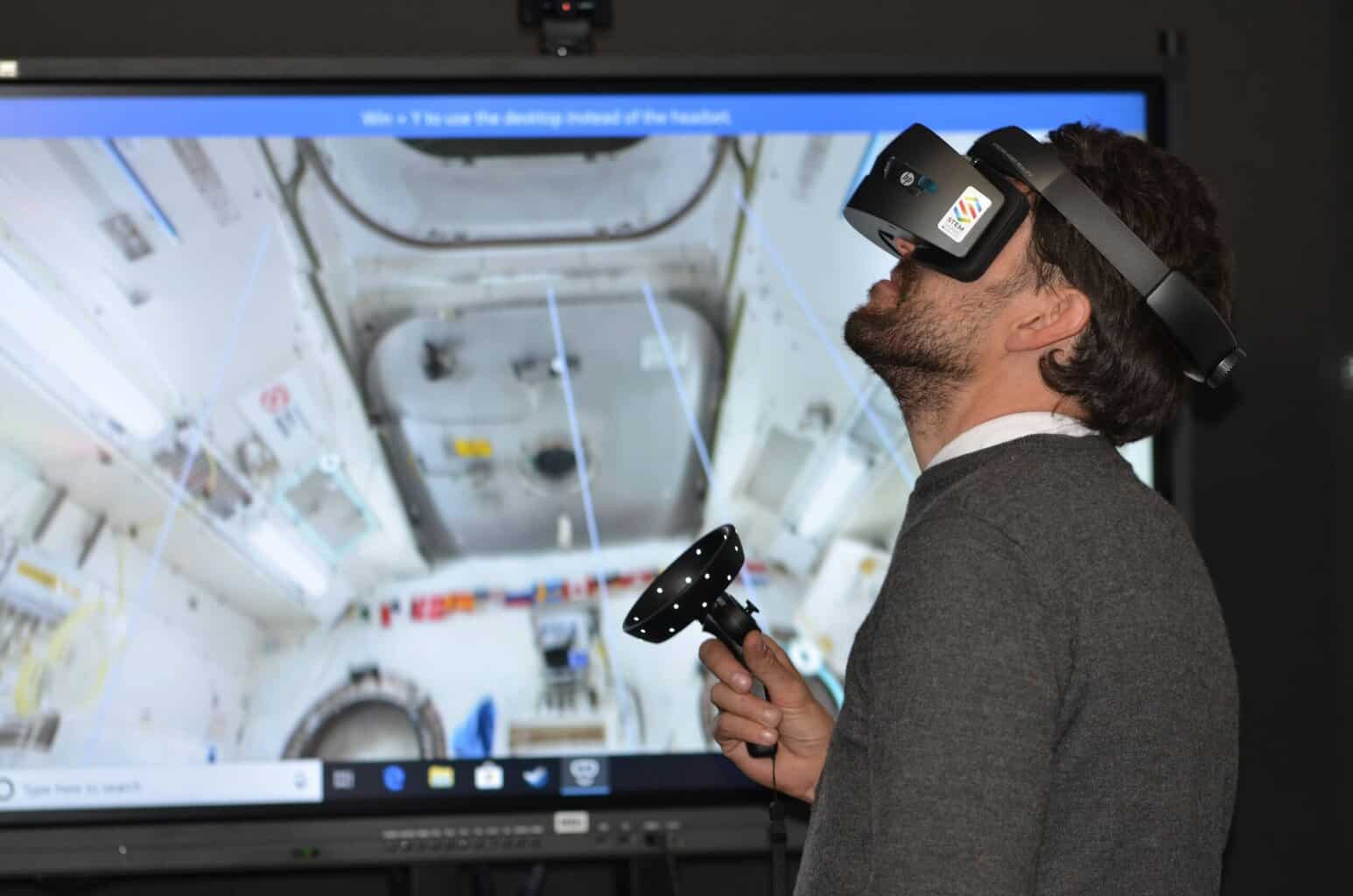 /de/images/HP-mixed-reality-headset-scaled.jpg