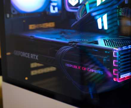 /de/images/asus-republic-of-gamers-nvidia-geforce-rtx-gpu-inside-a-gaming-pc.jpg