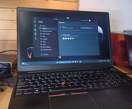 /de/images/microsoft-teams-on-windows-11-laptop-display.jpg