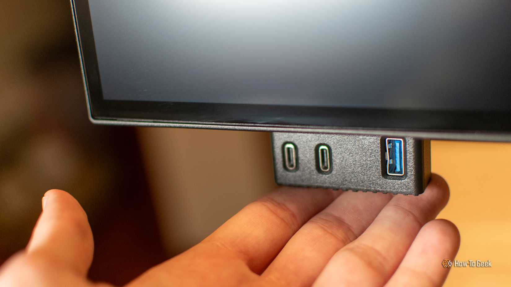 /de/images/popout-usb-ports-on-a-dell-ultrasharp-27-thunderbolt-hub-monitor-1.jpg