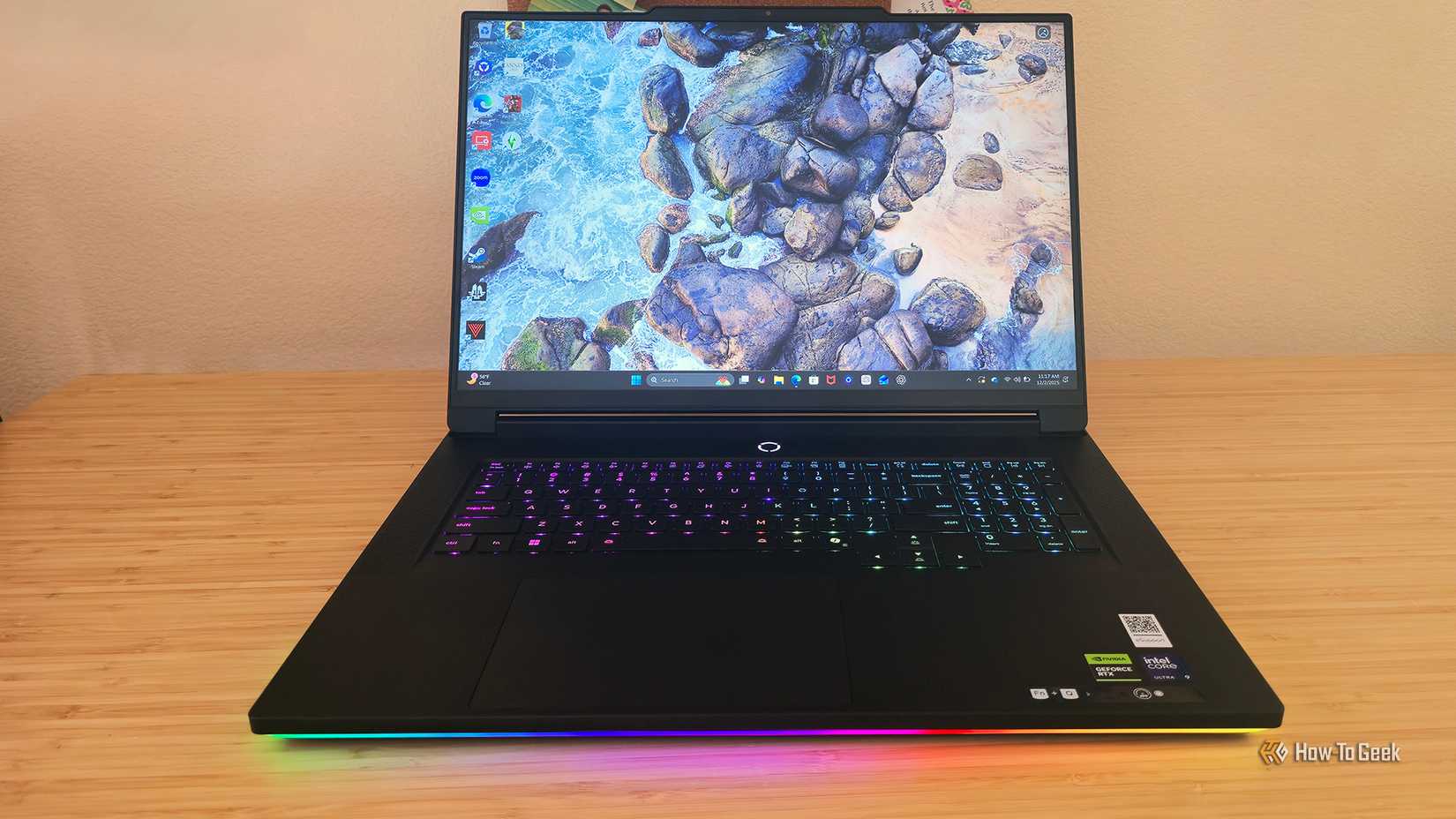 /de/images/the-lenovo-legion-9i-gen-10-gaming-laptop-open-on-a-desk.jpg