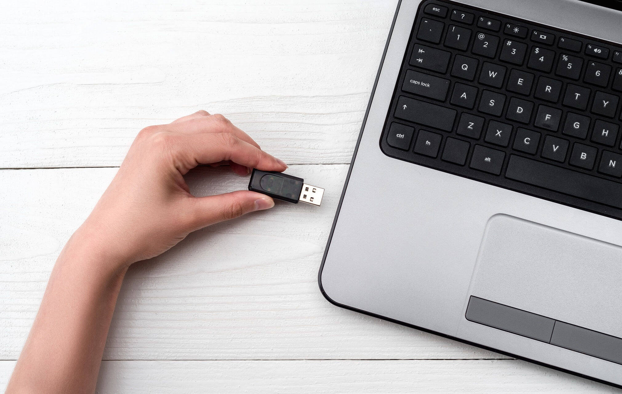 /fr/images/How-to-recover-deleted-files-from-USB-flash-drives.jpg