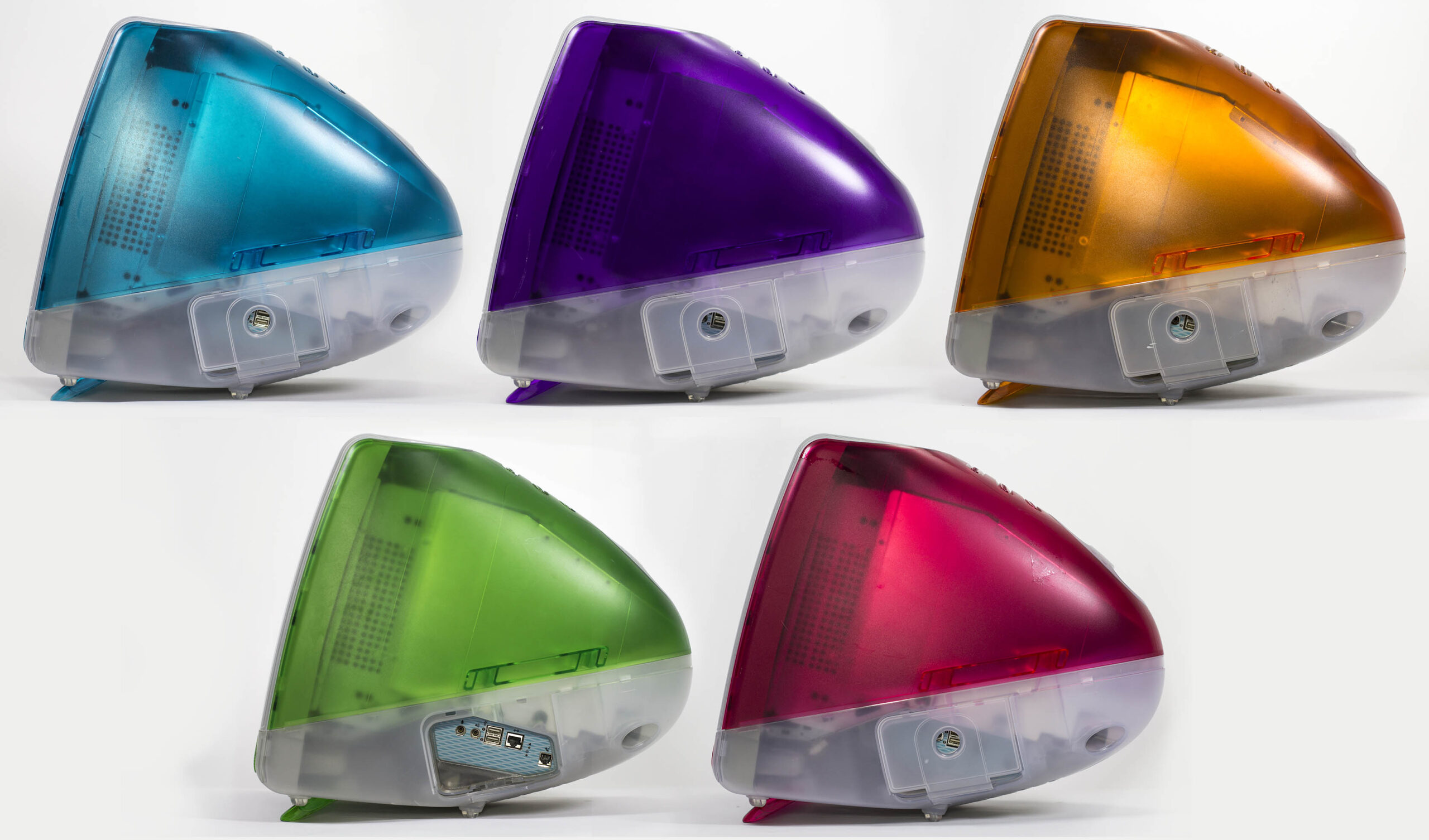 /fr/images/The-iMac-G3-color-variants-by-Stephen-Hackett-via-Wikimedia-Commons-scaled.jpg