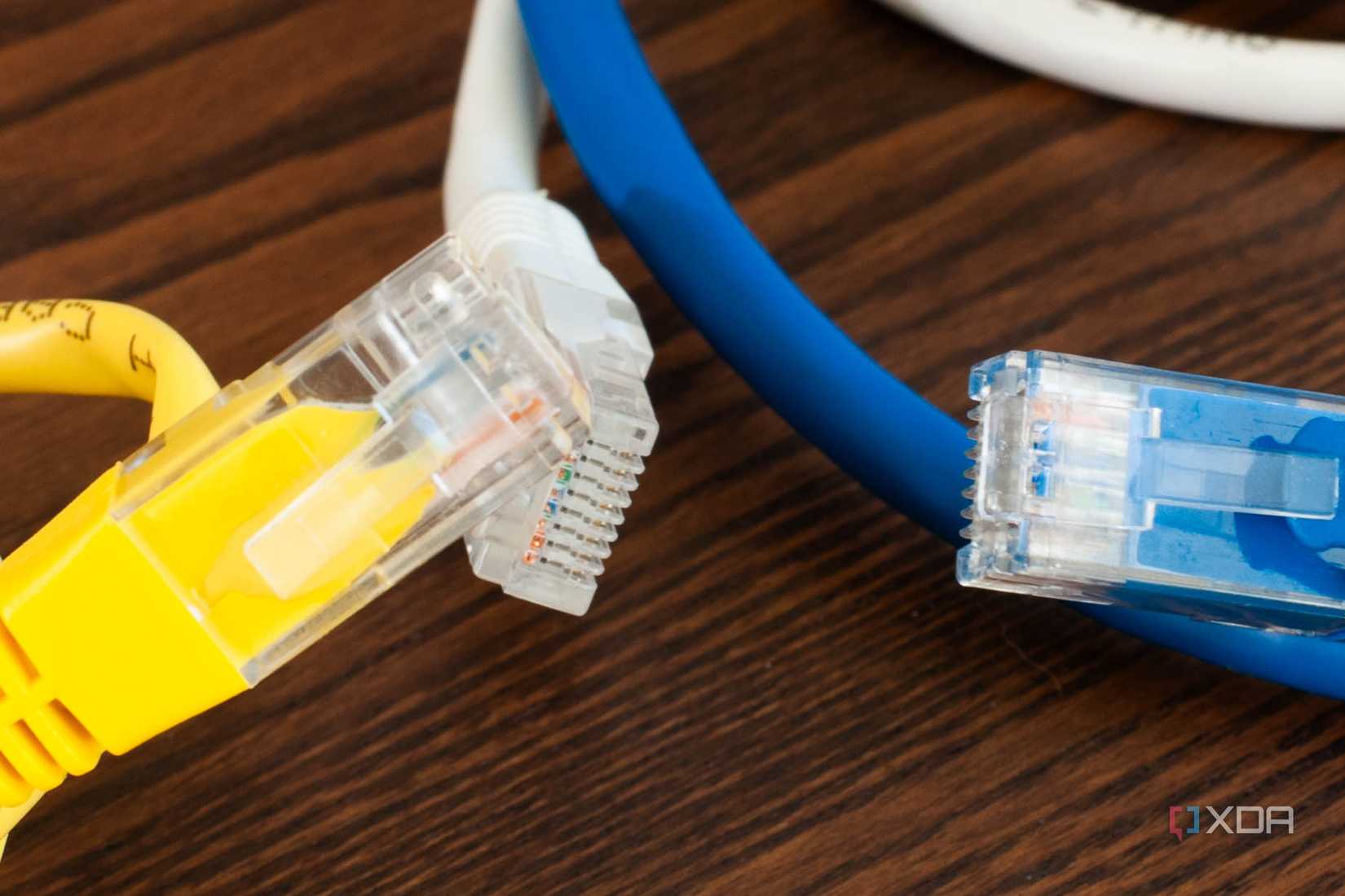 /fr/images/ethernet-cable-connectors.jpg