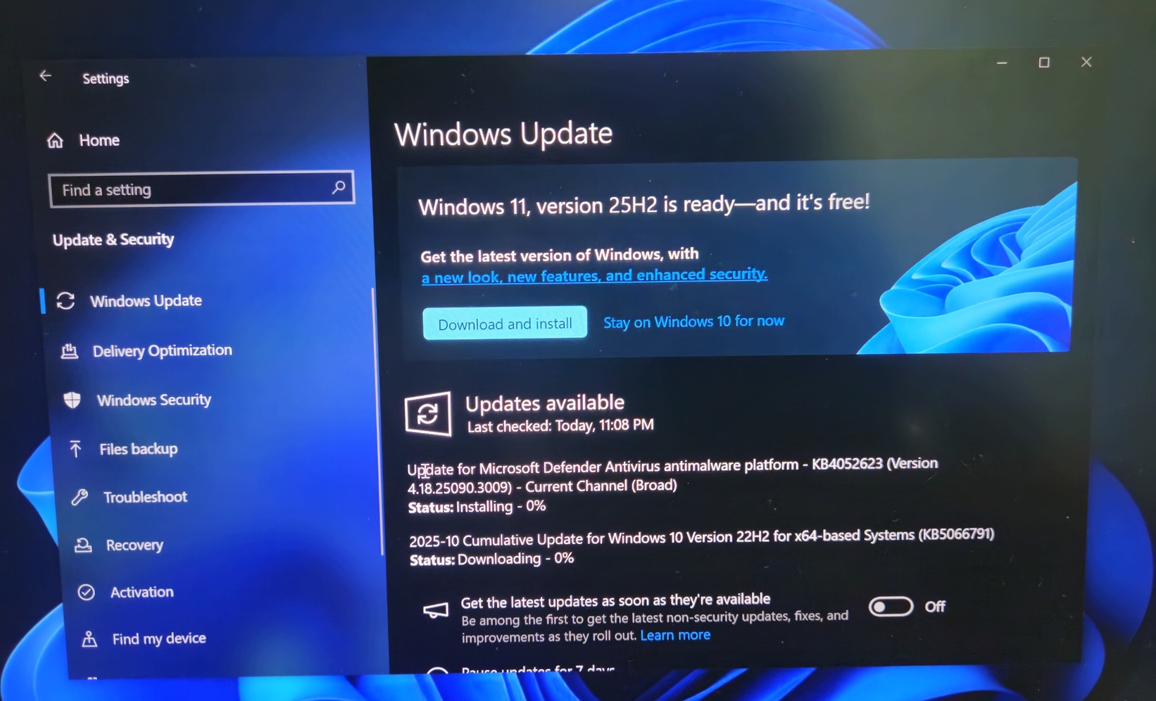 /images/Windows-11-25H2-alert-on-Windows-10.jpg