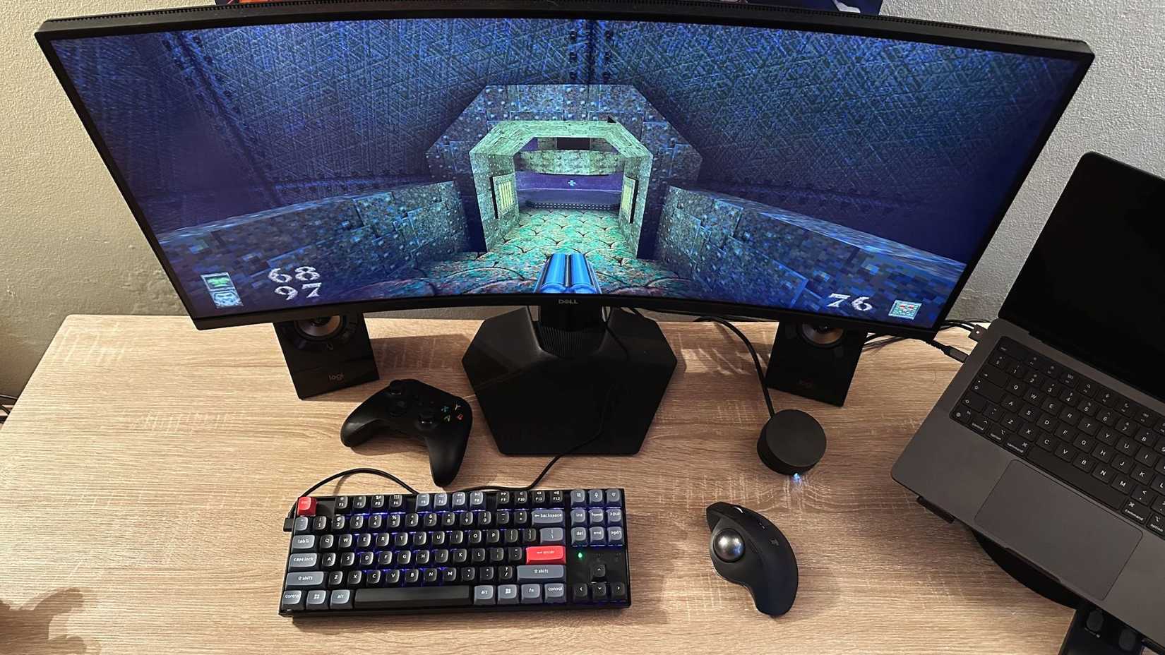 /images/a-desk-with-a-gaming-setup-showing-quake-on-screen-and-a-trackball-mouse.jpg
