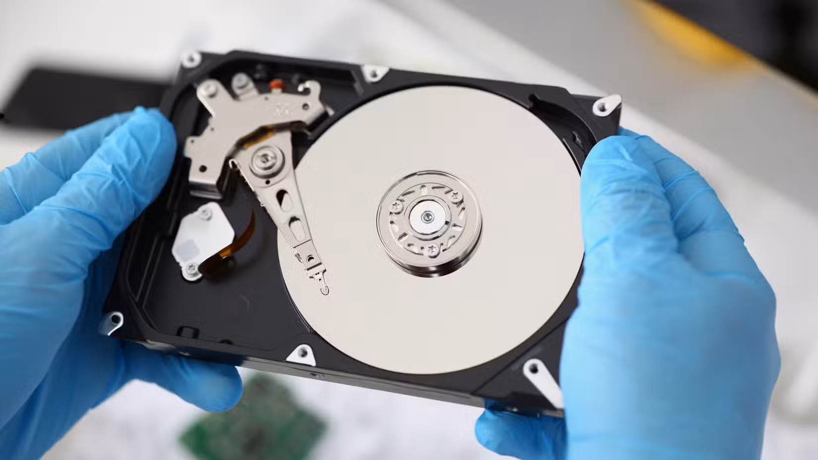 /images/close-up-of-a-person-s-gloved-hands-holding-a-disassembled-hard-drive-from-computer.jpg