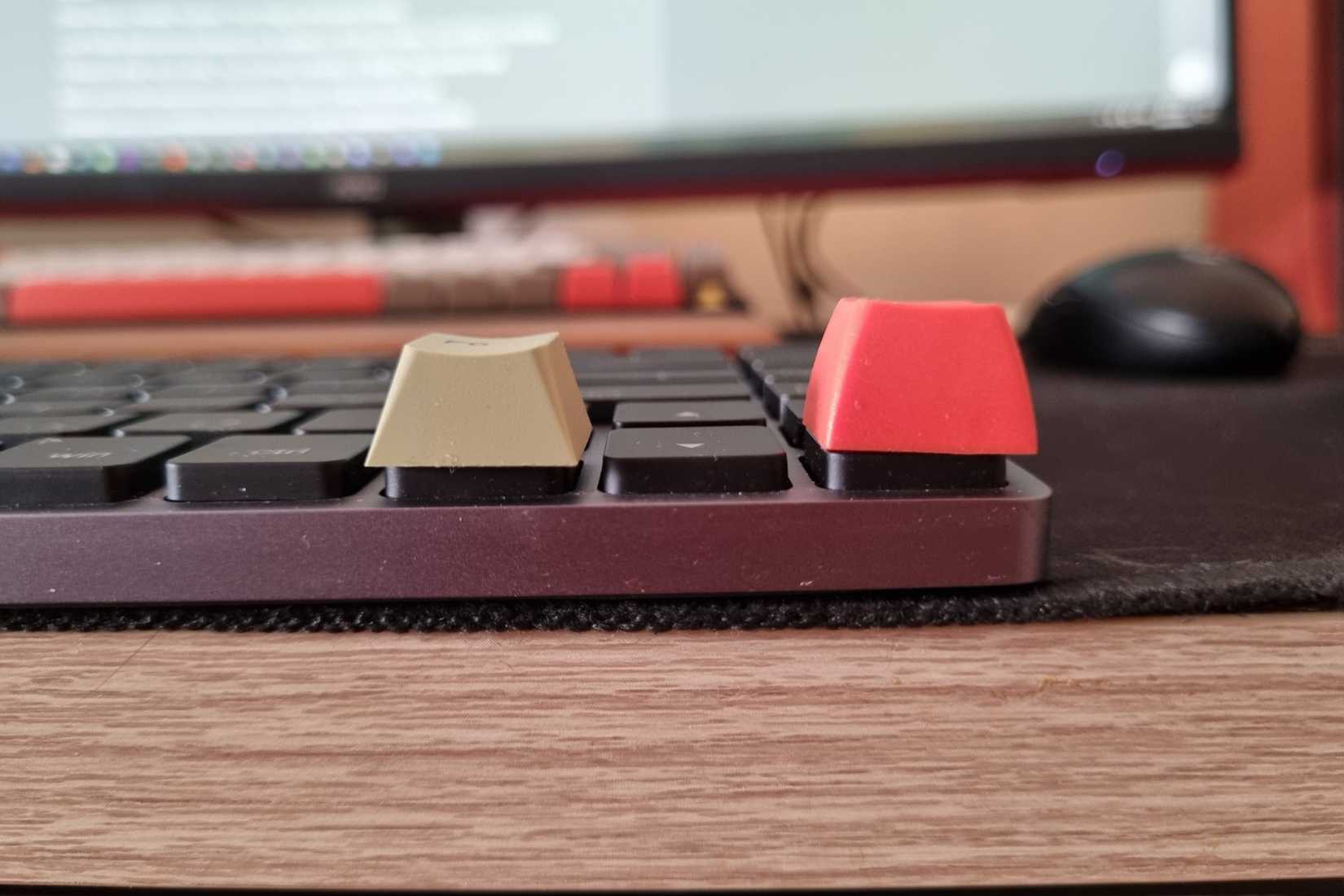 /images/comparison-between-a-cherry-sa-and-low-profile-keycap.jpg