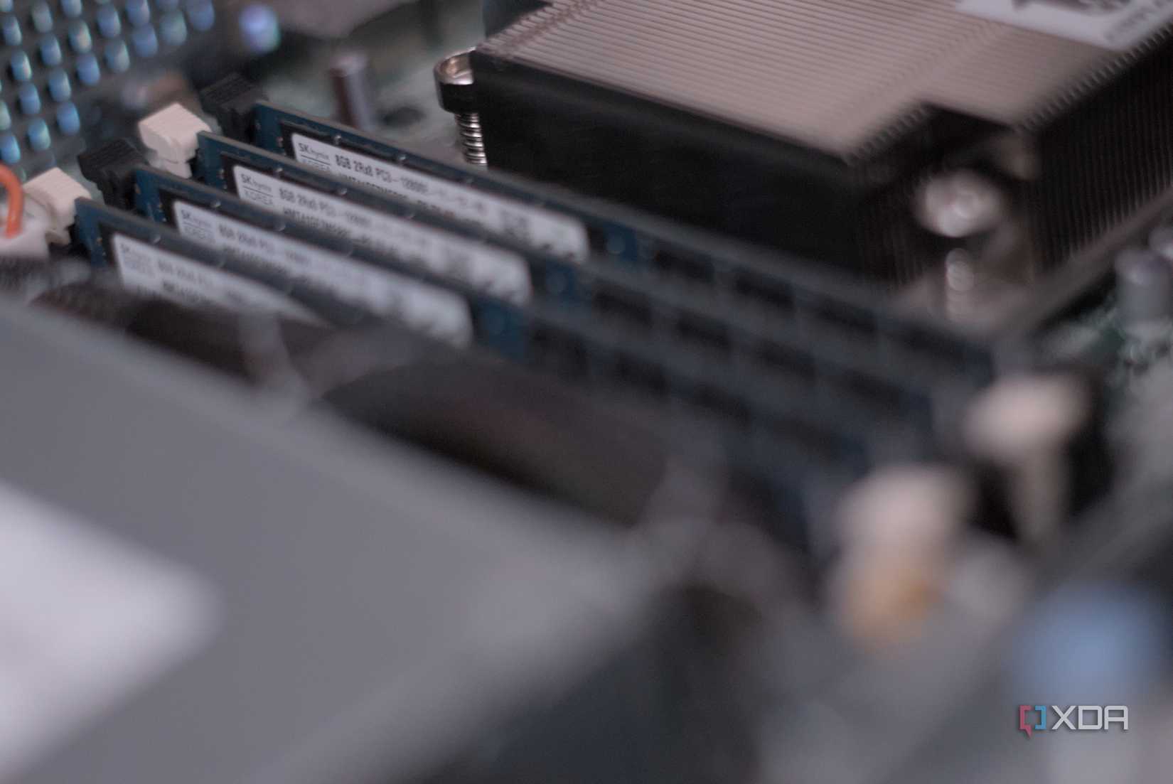 /images/dell-poweredge-r210-ii-server-ram-angle.jpg