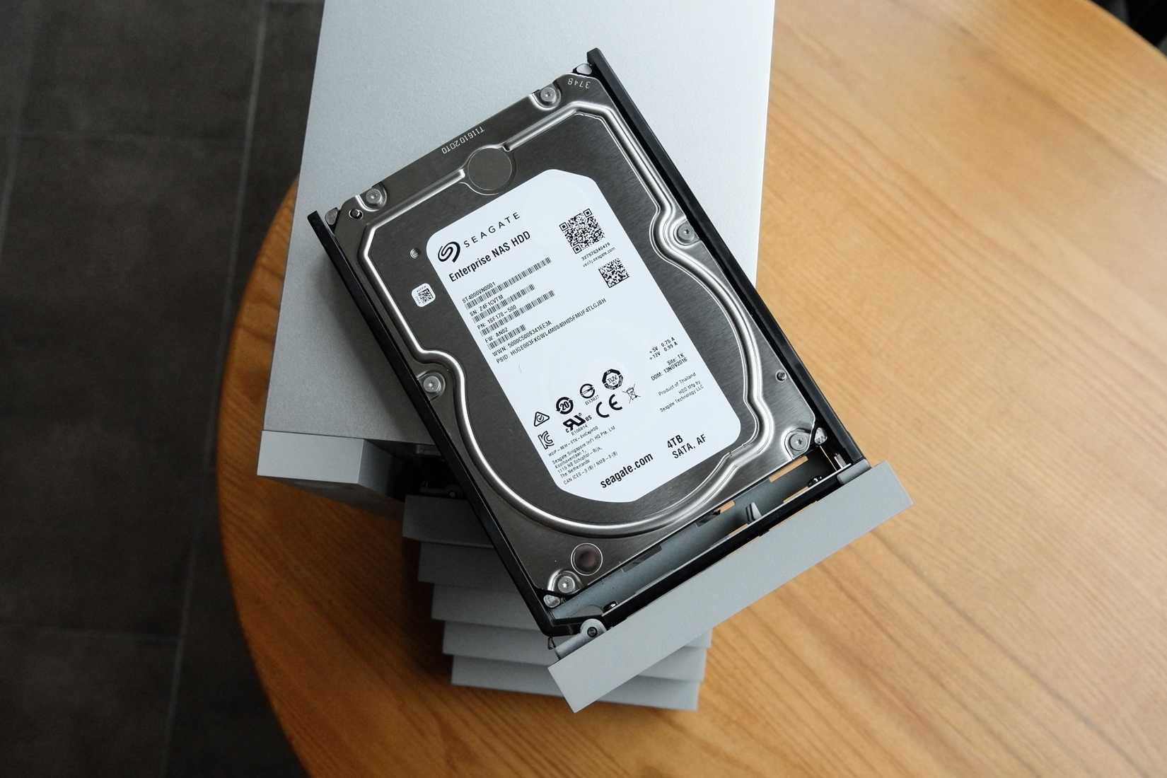 /images/enterprise-hard-drive-hdd-seagate.jpg