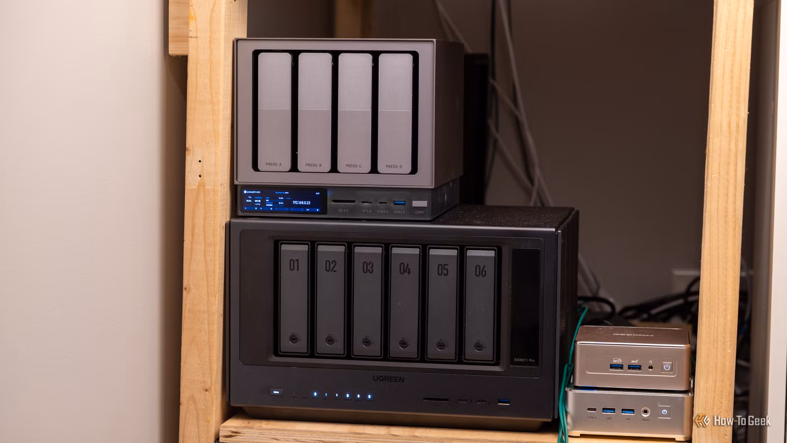 /images/front-view-of-the-six-bay-ugreen-nas-stacked-with-a-four-bay-enclosure.jpg