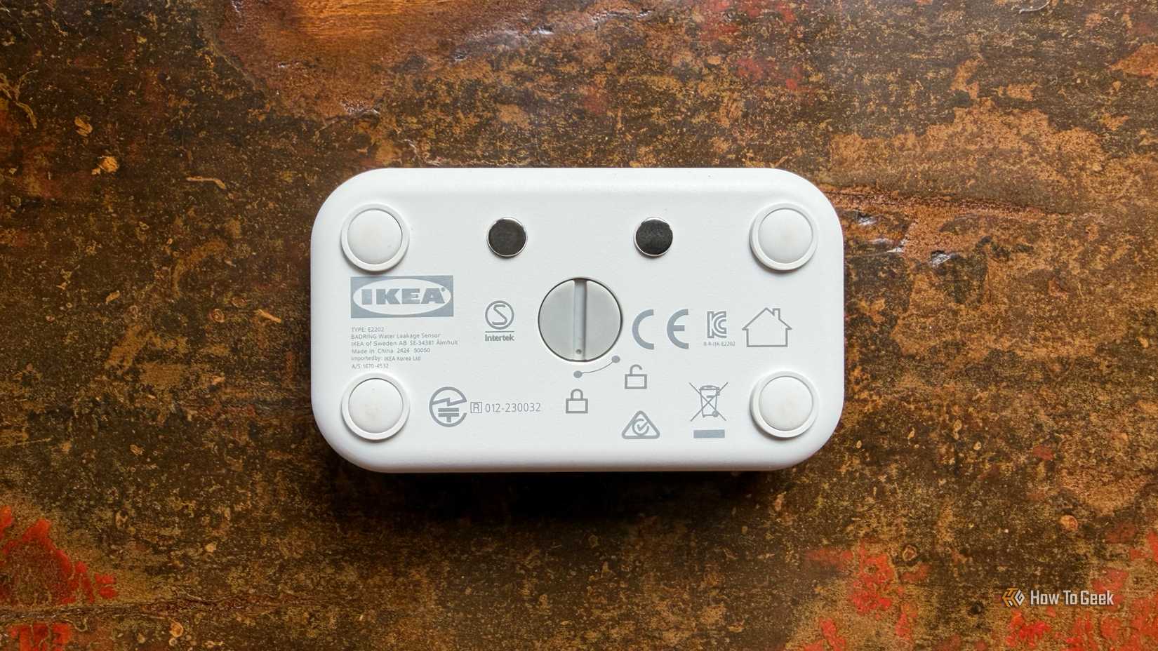 /images/ikea-badring-water-leak-sensor-on-a-chest-of-drawers.jpg