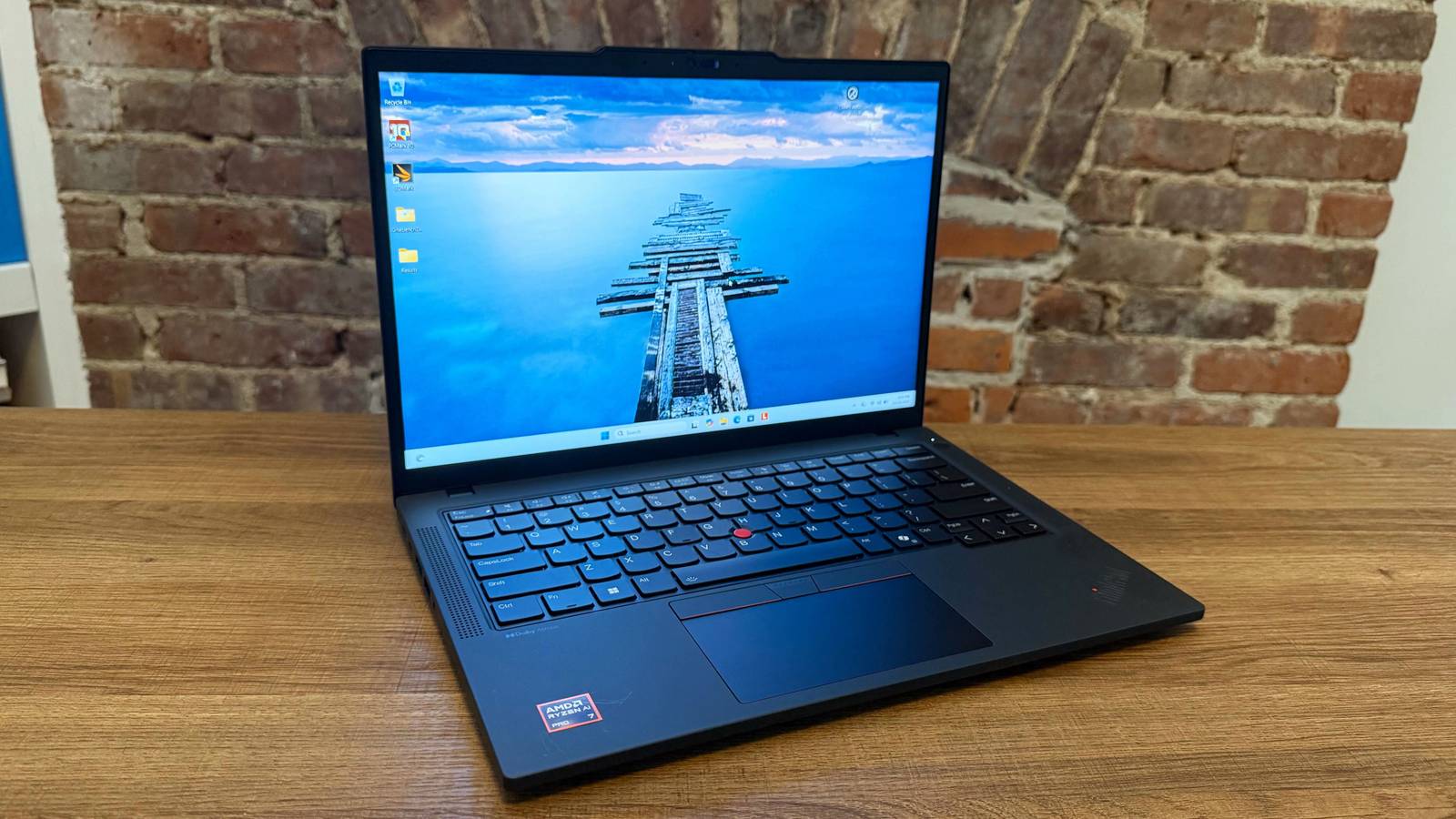 /images/lenovo-thinkpad-t14-gen6-lede.jpg
