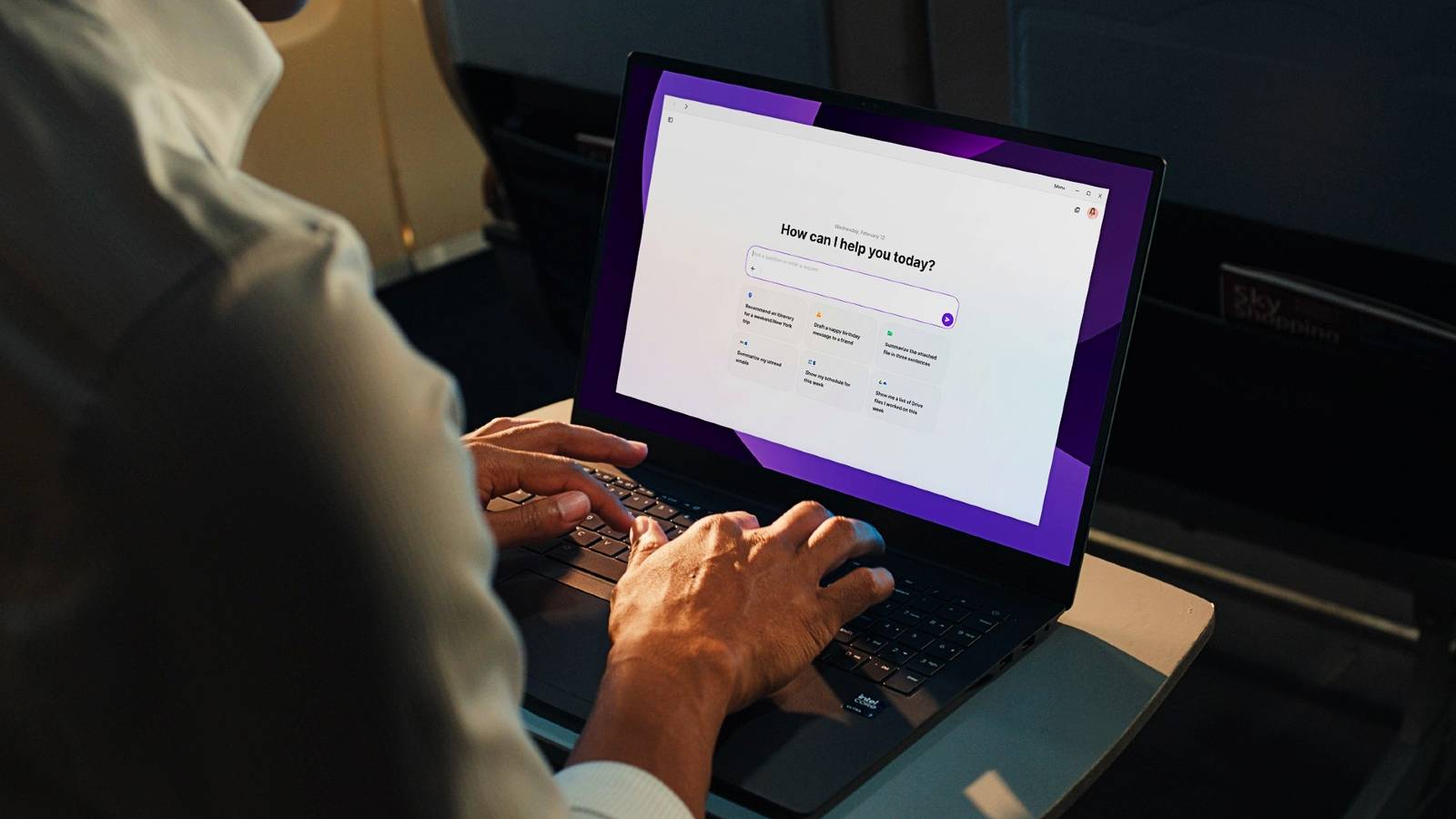 /images/lg-gram-2025-laptop-being-used-by-a-person-with-copilot-being-used.jpg