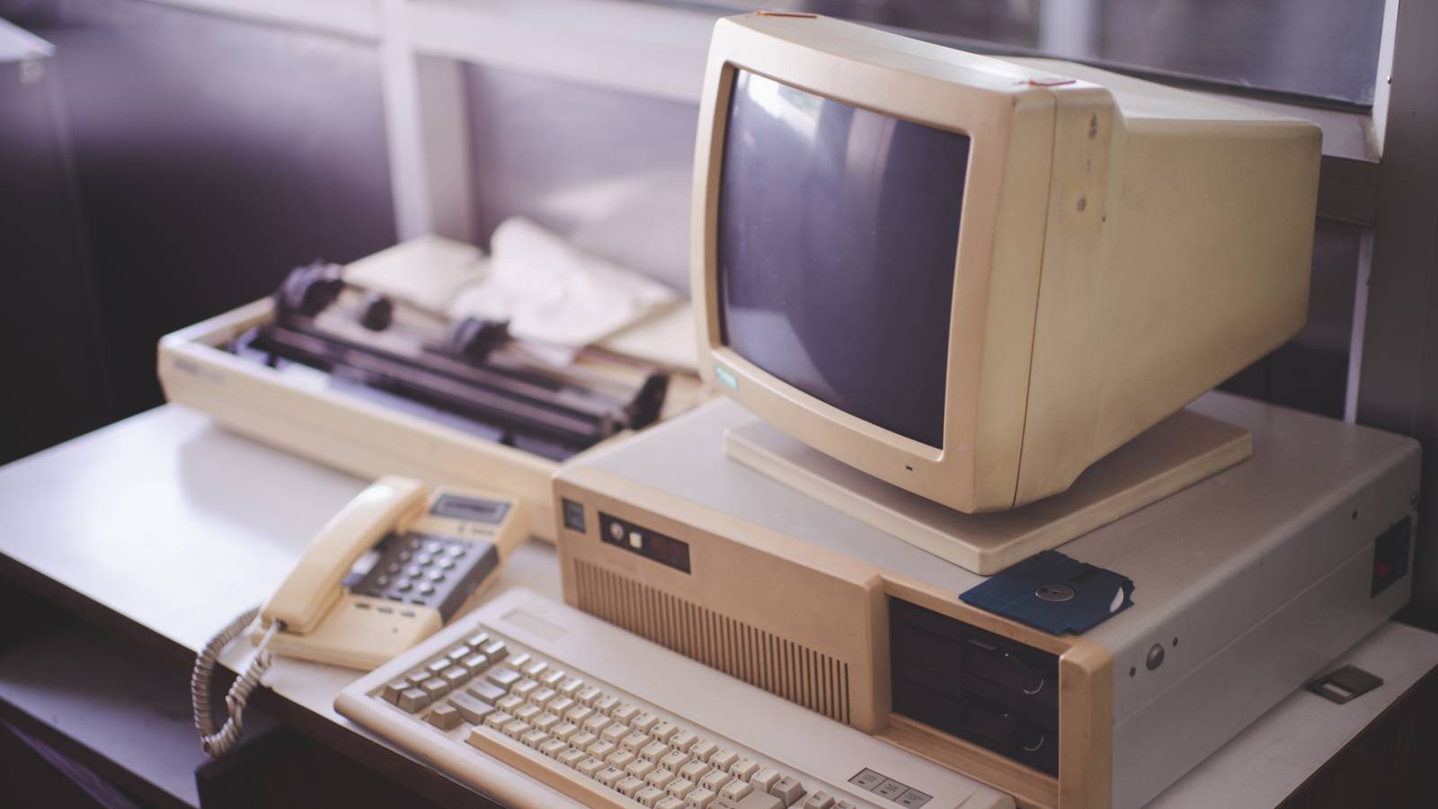 /images/old-office-and-computer-with-obsolete-technology.jpg