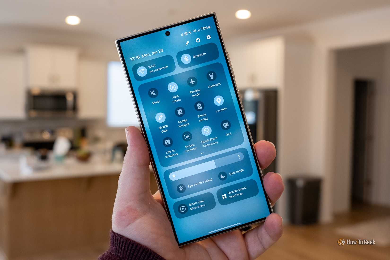 /images/person-holding-the-samsung-galaxy-s24-ultra-showing-the-quick-setting-menu-1.jpg
