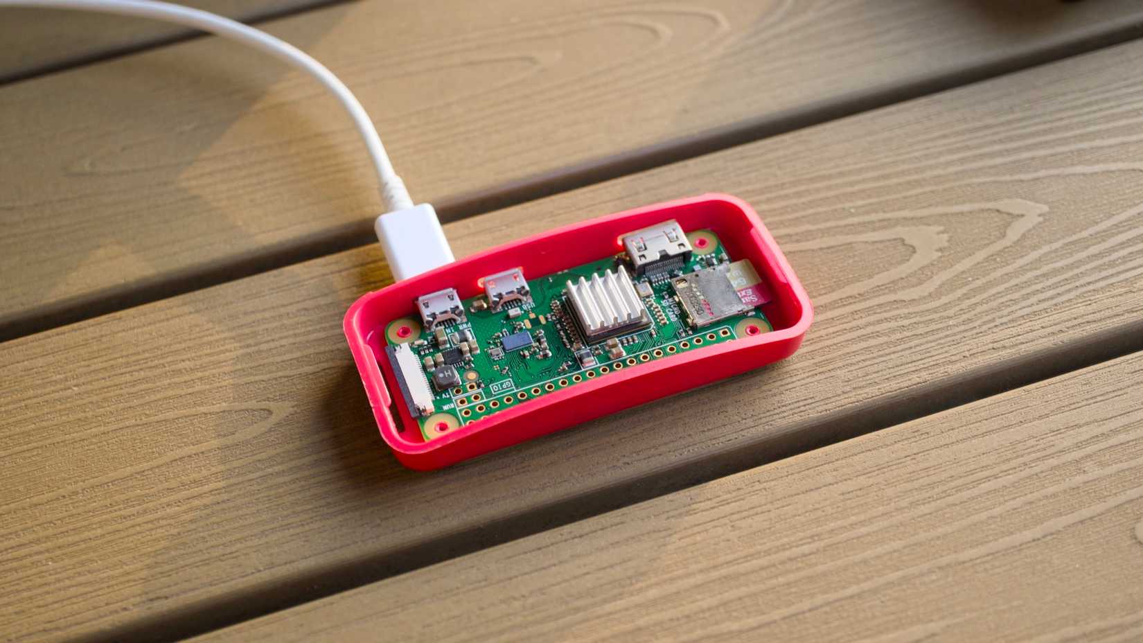 /images/raspberry-pi-zero-w-plugged-in.jpg