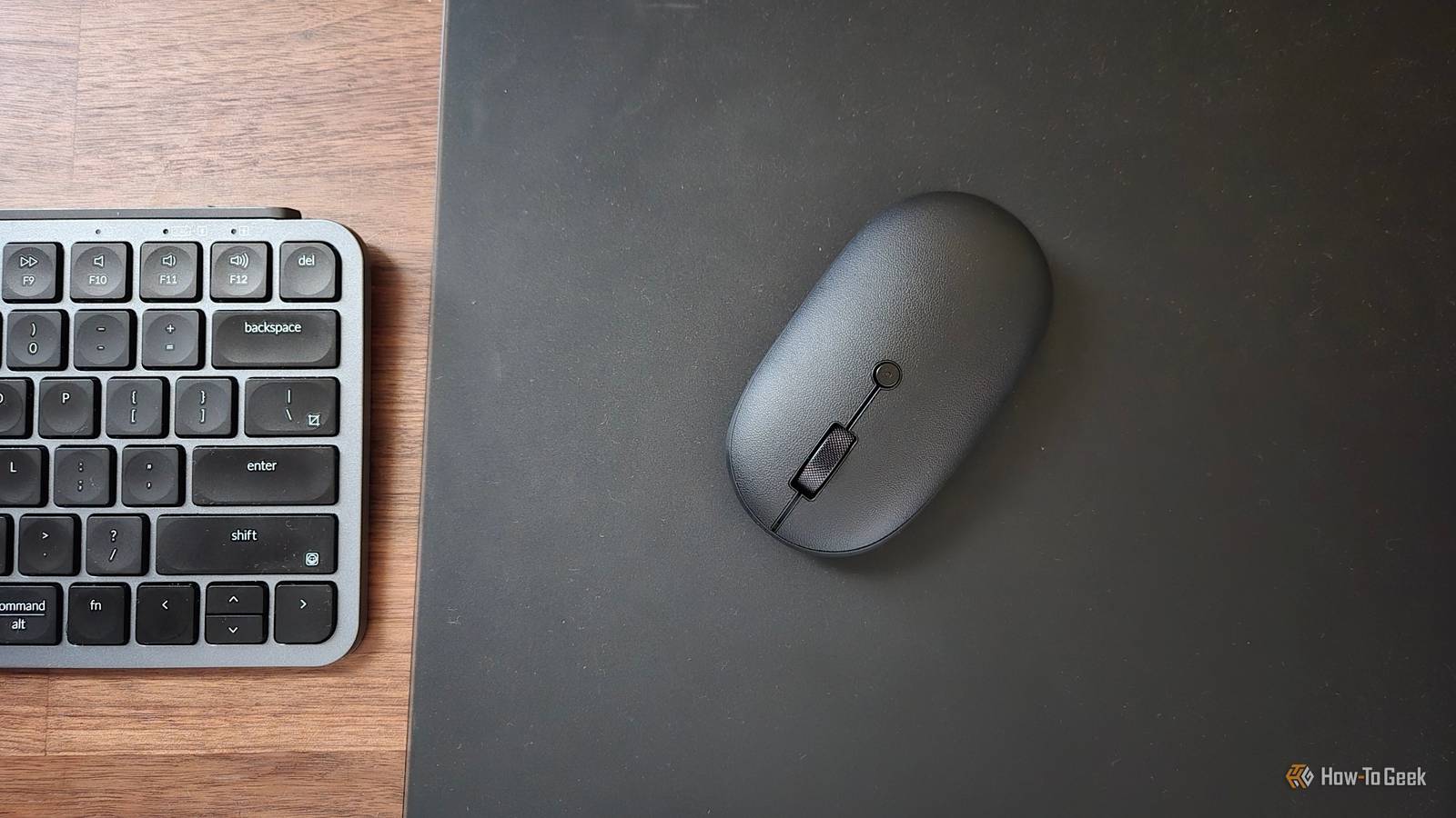 /images/satechi-onthego-bluetooth-mouse-on-a-tempered-glass-mouse-pad.jpg