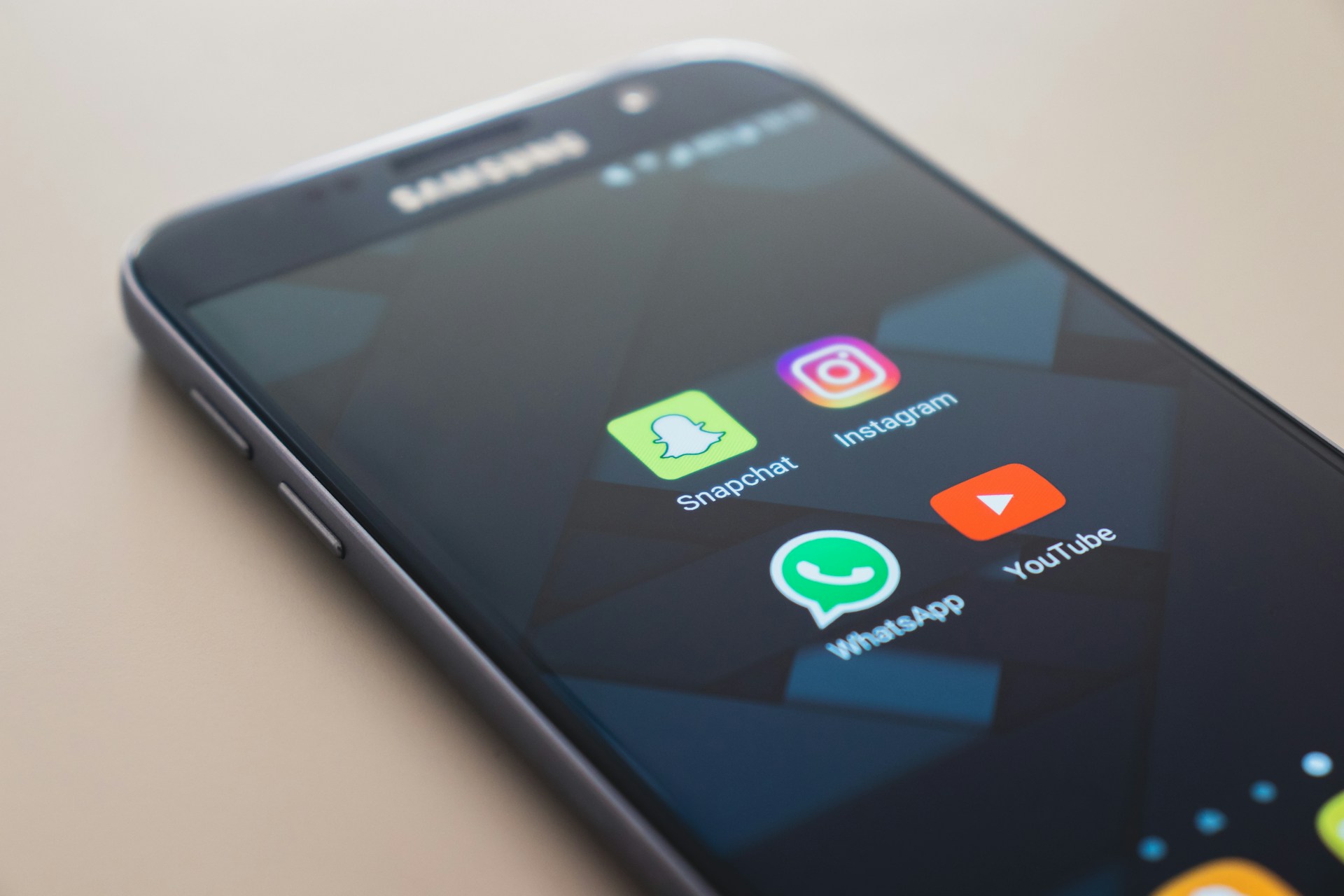/images/whatsapp-beta-app-lock.jpg