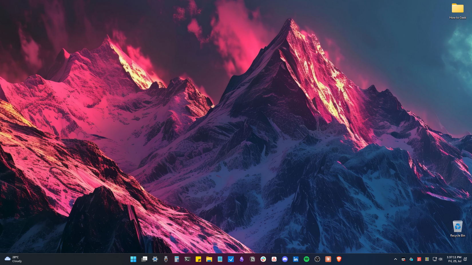 /images/windows-11-desktop-overview-with-just-one-panel-the-taskbar.png