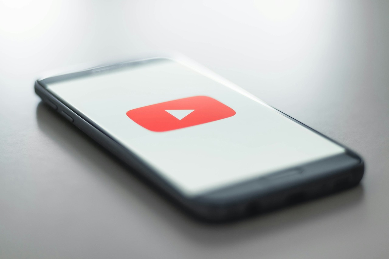/images/youtube-mobile-playback-crackdown.jpg