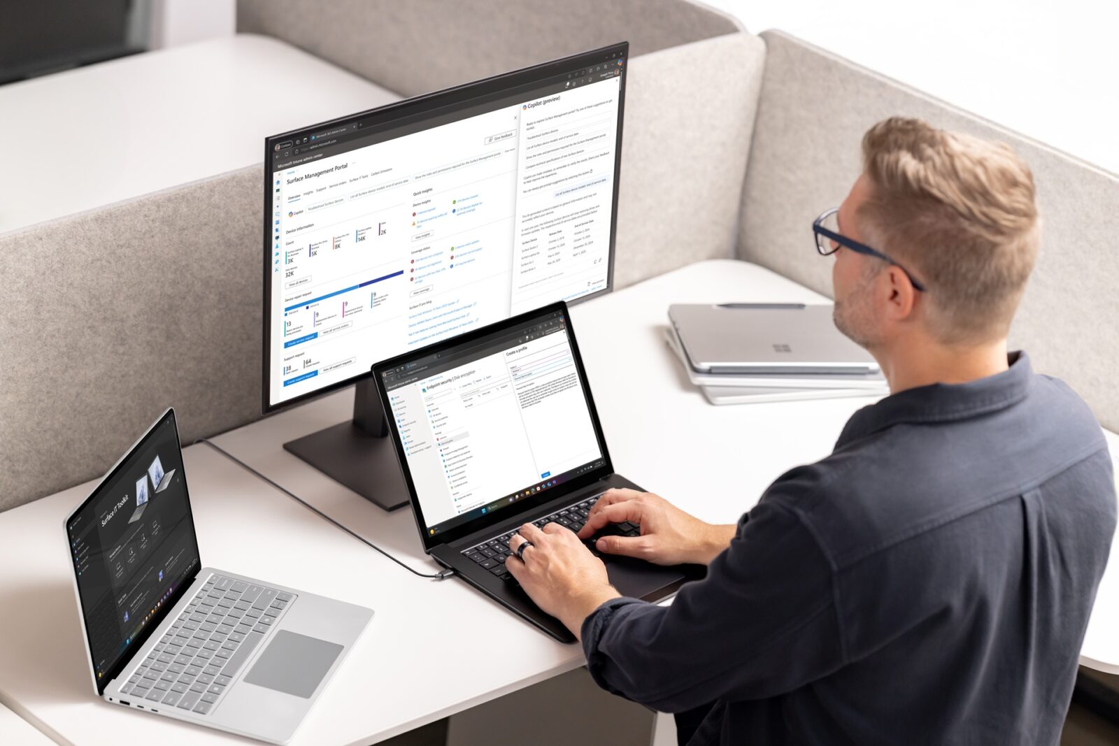 /th/images/SUR25-COMMR-Laptop-13inch-Snapdragon-Platinum-Desk-02-1600x1067-1.jpg