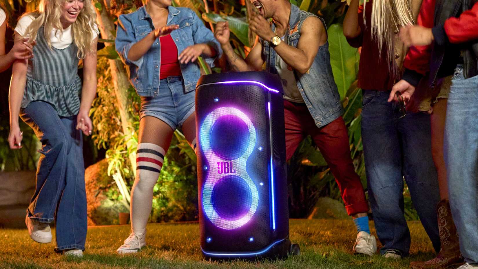 /th/images/jbl-partybox-720-in-a-yard-with-people-dancing-around-it-while-its-zoomed-in.jpg