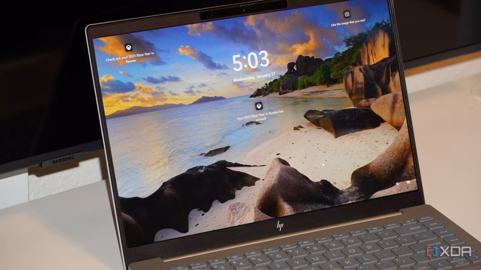 /th/images/windows-11-lock-screen-ads-2.jpg